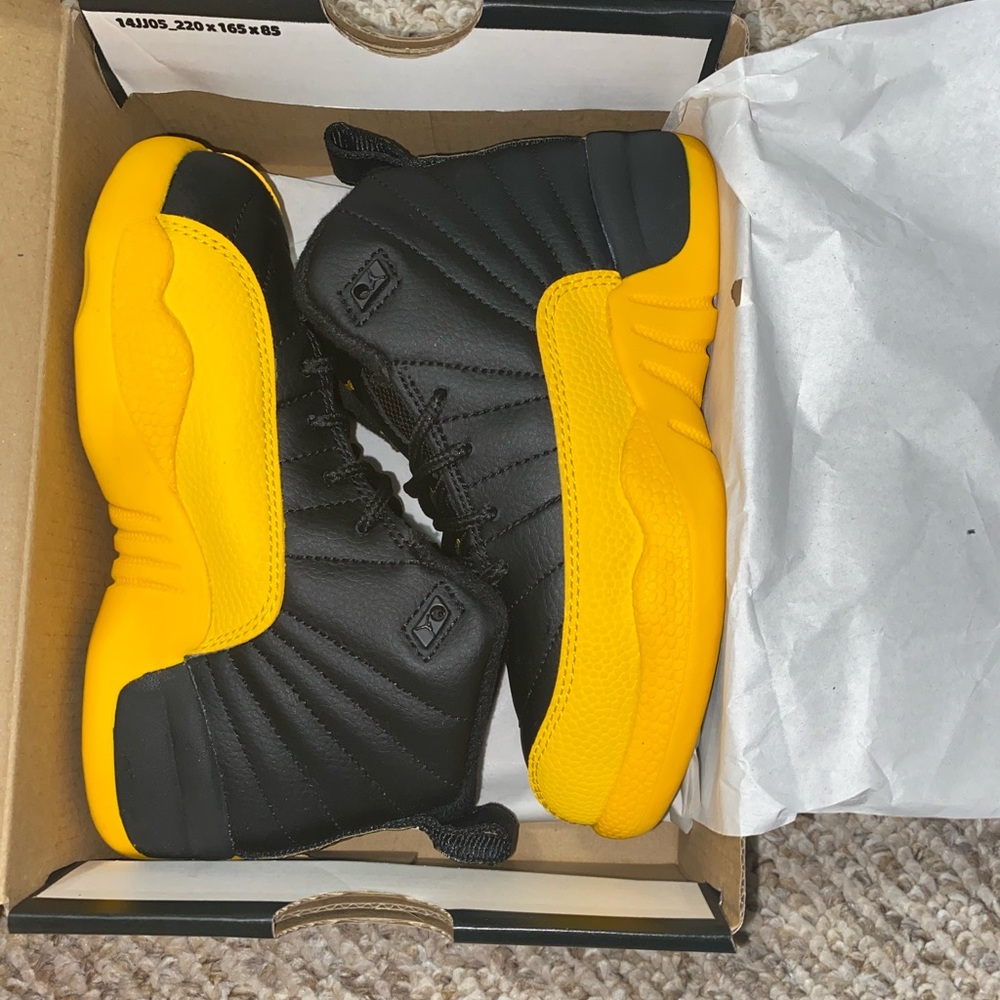 Jordan 12 Retro Sneakers